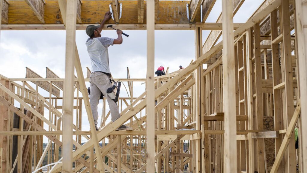 Homebuilders are slashing prices at the highest rate in 3 years