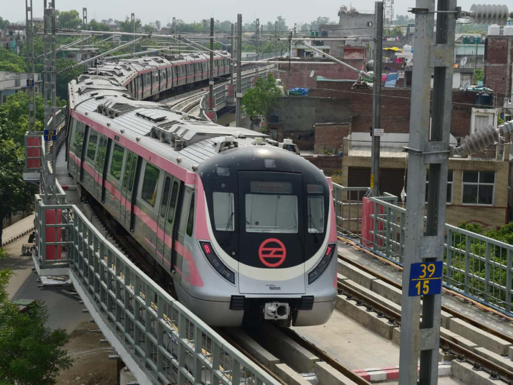 Metro paused, people rush out as strong tremors hit Delhi-NCR from Jhajjar quake