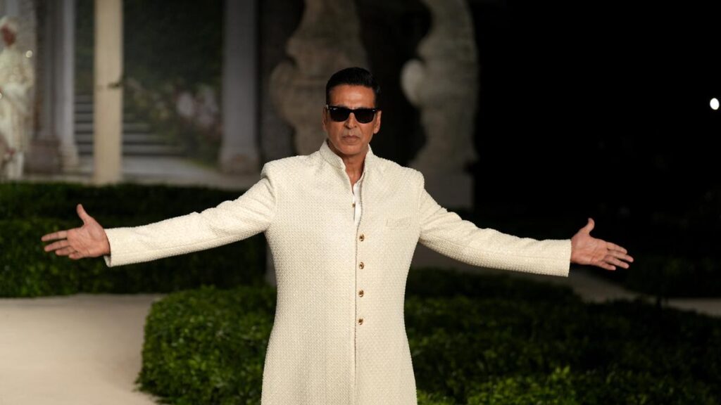 Akshay Kumar makes stylish return to the runway after years, exudes his charm in Falguni Shane Peacock’s majestic white sherwani