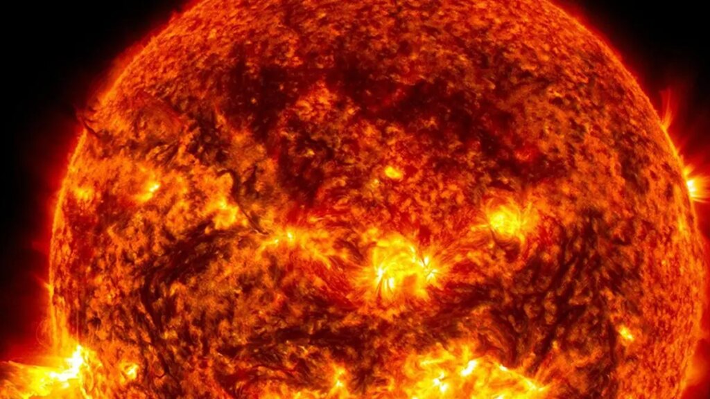 Spacecrafts equipped with solar sails could deliver earlier warnings of space weather threats to Earth’s technologies