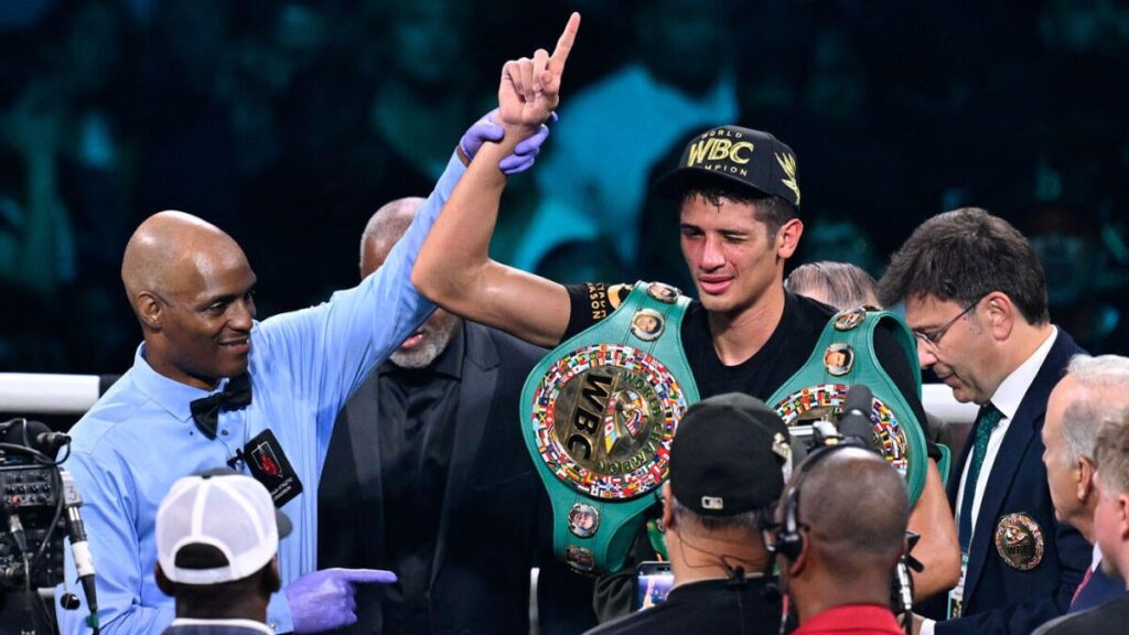Sebastian Fundora retains junior middleweight title with TKO of Tim Tszyu in rematch