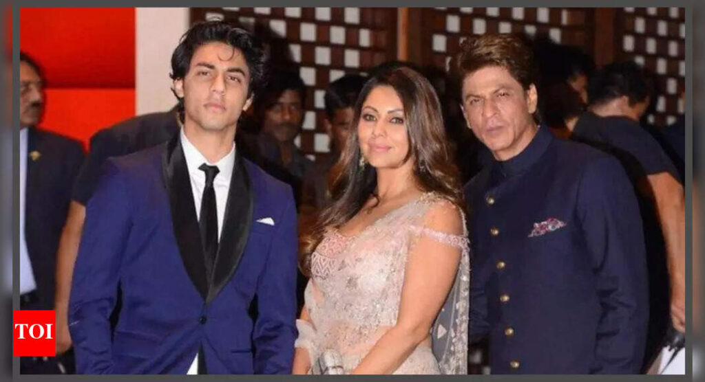 Shah Rukh Khan shot for THIS song while heading to airport to meet Gauri Khan pregnant with Aryan Khan: 'All longshots of car were taken with his duplicate...' |