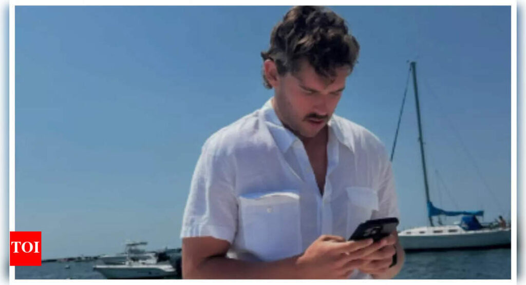 Christopher Schwarzenegger shows off new look after weight loss in family vacation photo |