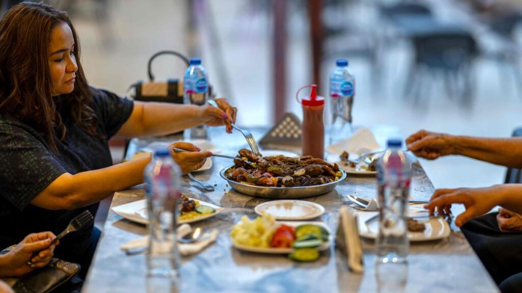 Egypt's Sudanese refugees using rich cuisine to build new lives