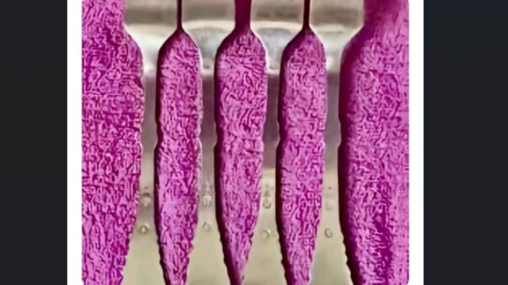 Optical illusion: These purple shapes are hiding something surprising. Can you see it? | Trending