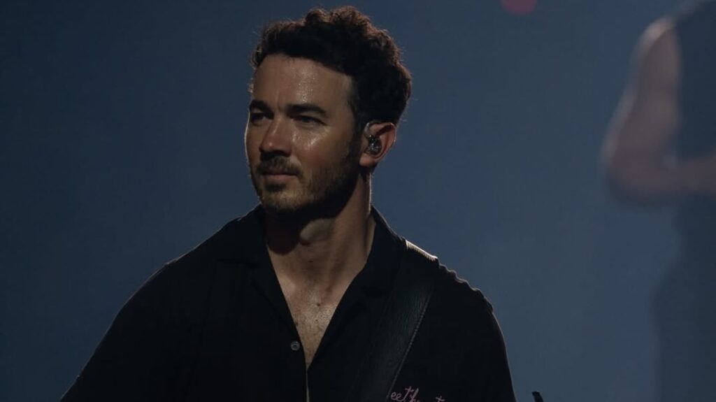 ‘Super nervous’ Kevin Jonas steals hearts with solo performance at Boston show | Hollywood