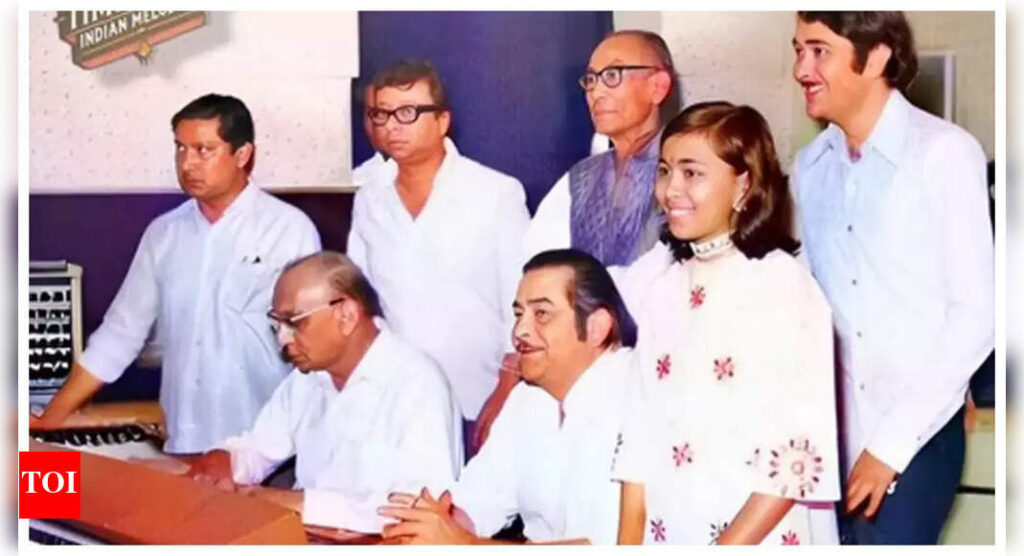 Kunal Ganjawala shares rare photo featuring Raj Kapoor, Randhir Kapoor and RD Burman from 'Ek Din Bik Jayega' recording |