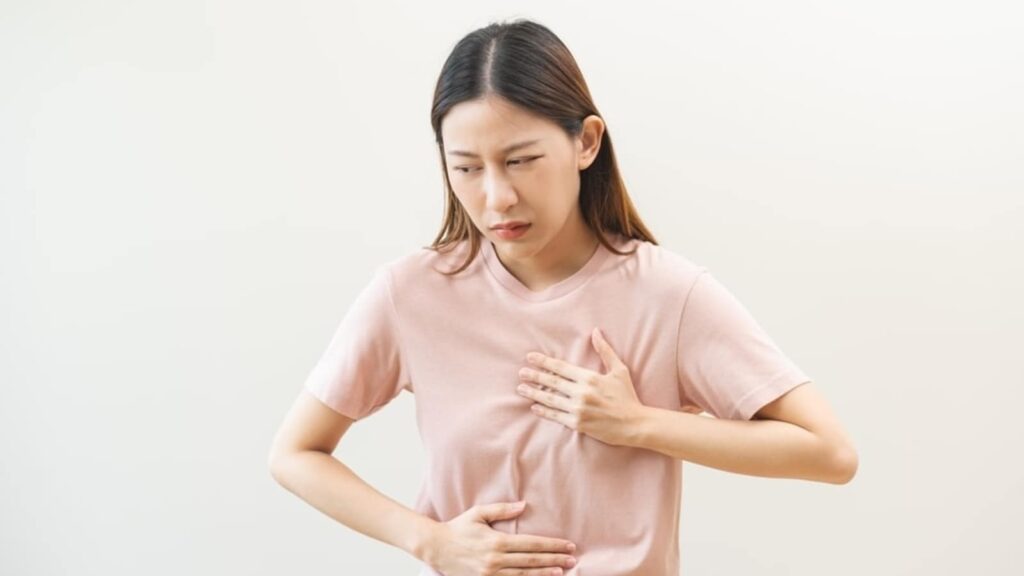 Cardiac surgeon explains how to differentiate chest pain from acidity vs heart attack: 'Crushing pain and breathless…'