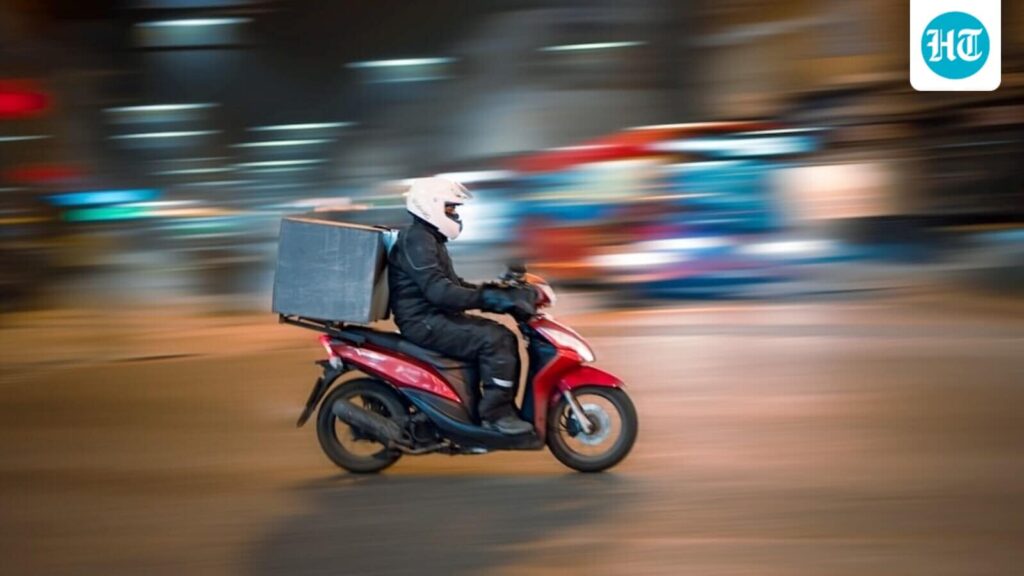 Delivery man’s humble 2 am ‘sorry’ turns customer’s irritation into empathy: ‘That hit me hard’