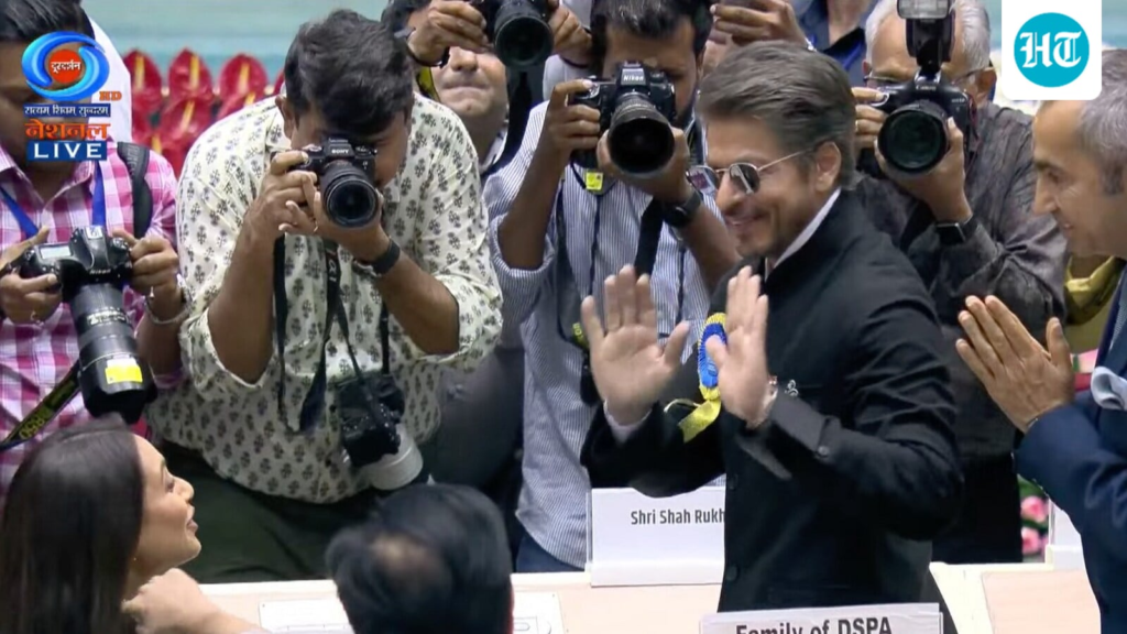 ‘Shri Shah Rukh Khan’ debuts salt and pepper look at 71st National Awards ceremony in Delhi; will remind you of Veer