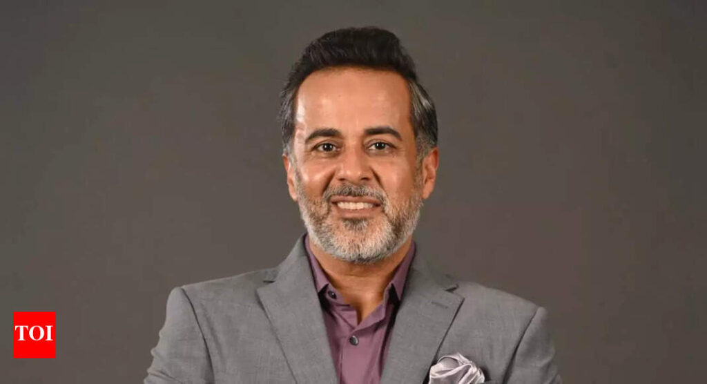 Chetan Bhagat on earning Rs 11 lakh from 3 Idiots which grossed over Rs 350 crore: ‘Saif Ali Khan was being paid Rs 25 lakh for Parineeta’ | Hindi Movie News