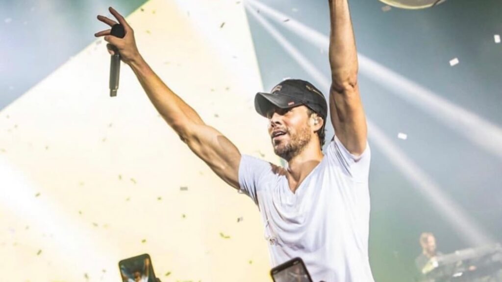 Enrique Iglesias plans to extend his trip in India after Mumbai gig, wants to visit Taj Mahal: Source