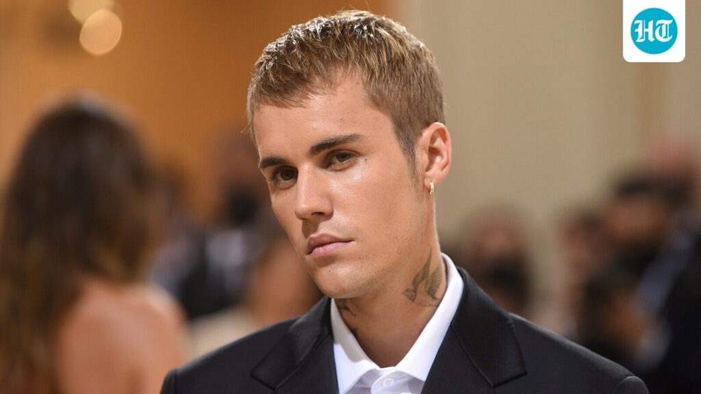 Justin Bieber wows fans with his piano skills at luxury hotel; Netizens say ‘feel like he’s finally at peace…' | Watch