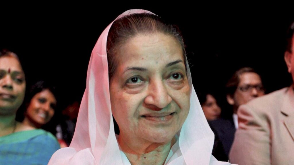 Veteran actor Sandhya Shantaram dies at 94; Maharashtra CM Devendra Fadnavis condoles the demise