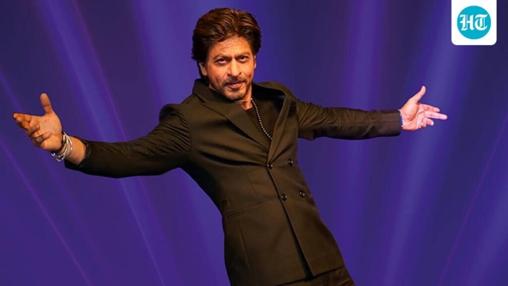 Shah Rukh Khan returns as host of Filmfare Awards after 17 years