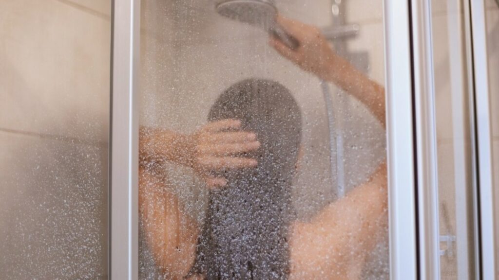 Russian cardiologist reveals whether cold showers cause strokes and heart disease: ‘Early mornings are when…’
