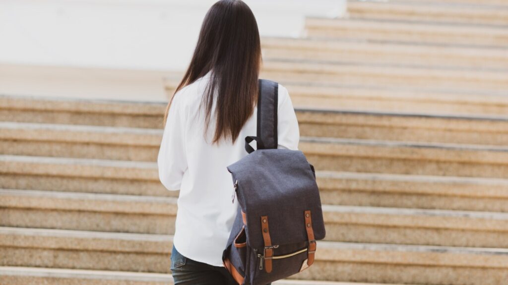 Always carry your bag on same shoulder? Orthopaedic surgeon warns it increases your risk of early shoulder arthritis