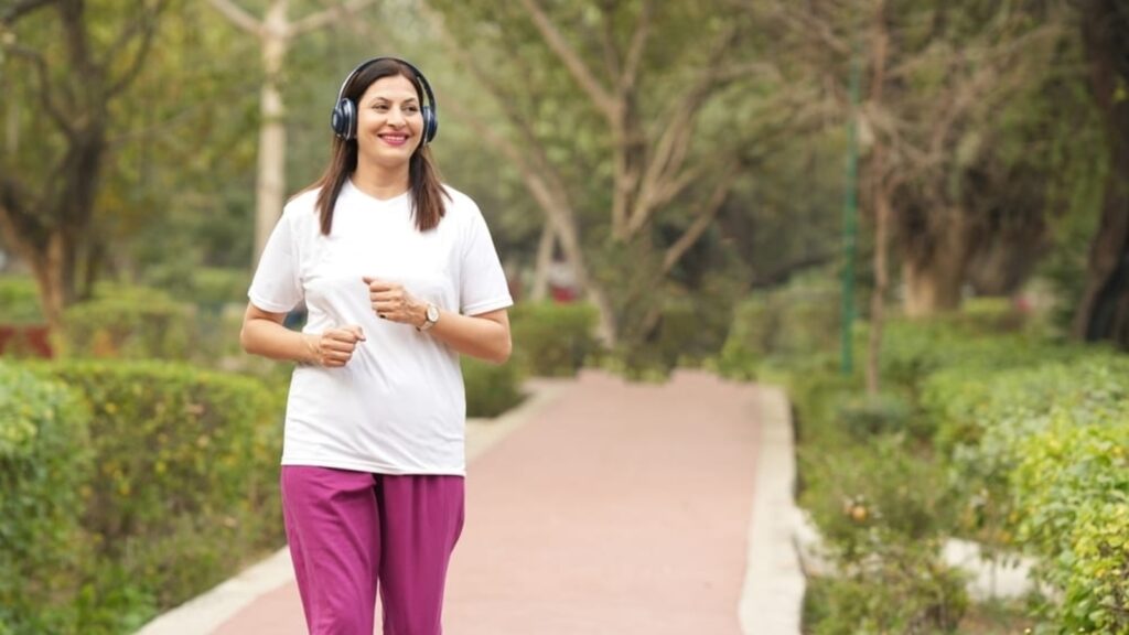 Physical therapist reveals 5 things women over 40 need to do for good health: ‘Lift three times a week for…’